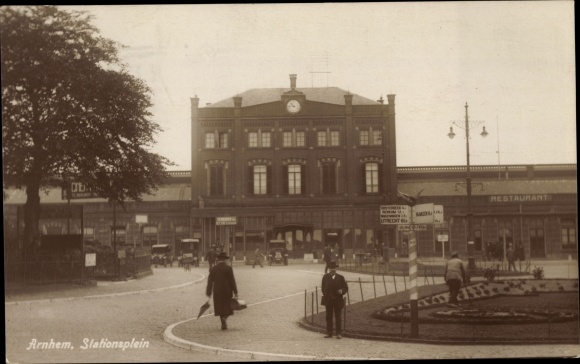 Ansichtkaart Arnhem Gelderland Nederland, Stationsplein, treinstation