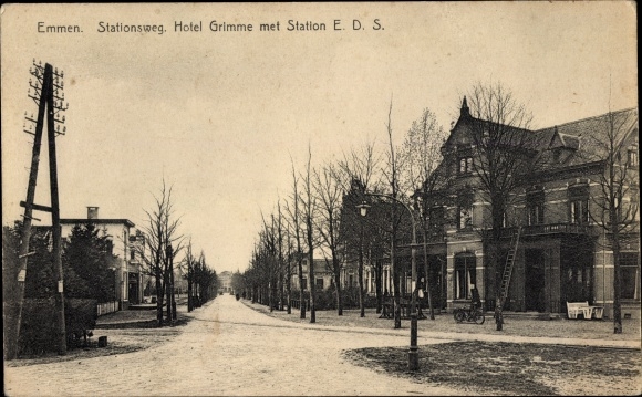 Ak Emmen Drenthe Nederland, Stationsweg, Hotel Grimme met Station EDS