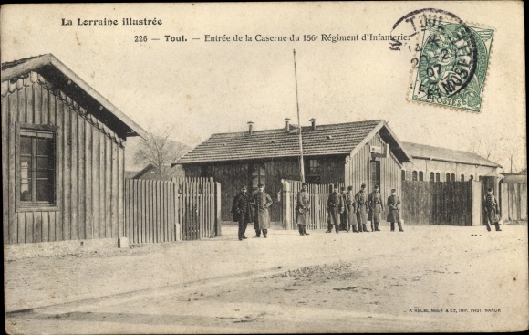 Postcard Toul Lothringen Meurthe et Moselle, Entrance to the Barracks of the 156th Infantry Regiment