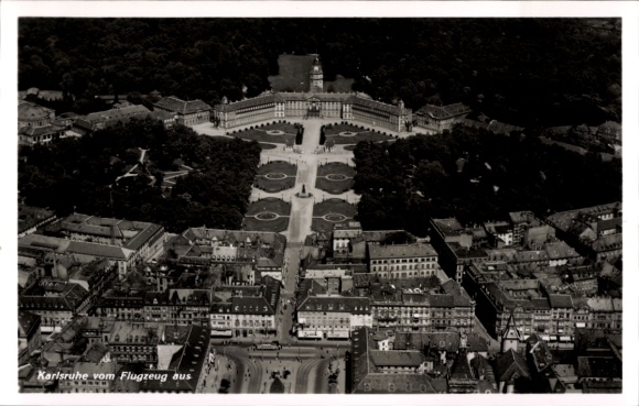 Ak Karlsruhe in Baden, Fliegeraufnahme vom Schloss, Stadt
