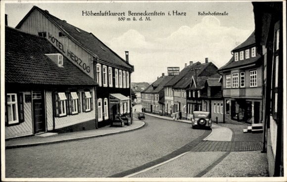 Ansichtkaart Benneckenstein Oberharz am Brocken, Bahnhofstrasse, Hotel Herzog, auto