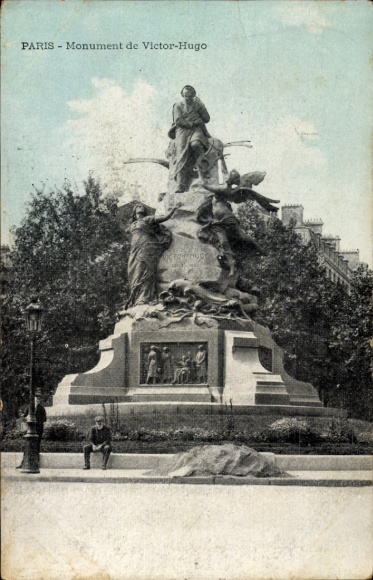 CPA Parijs XVI Passy, Monument van Victor-Hugo