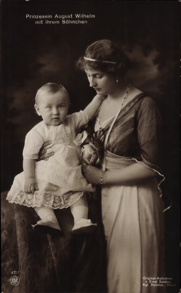 Ak Prinzessin August Wilhelm mit ihrem Sohn, Alexandra Victoria, Portrait