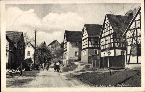 Ak Tautenhain in Thüringen, Dorfstraße,  Fachwerkhäuser, Spaziergänger