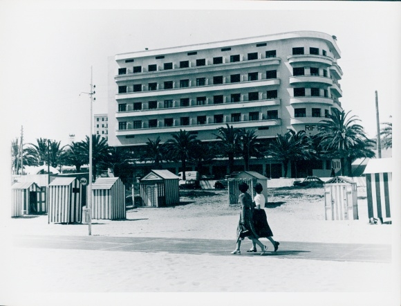 Photo film scene Tanger, the city with two faces, hotel, Germany 1952, Jordan J. von Boyadjieff