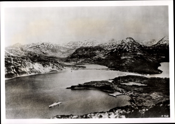 foto Heinrich Hoffmann, De Amerikaanse basis in Dutch Harbour, juni 1942