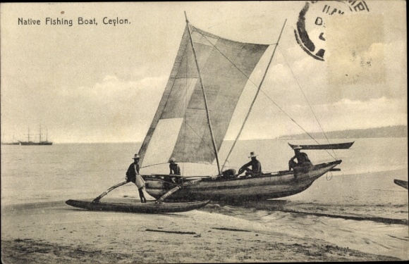 Ak Ceylon Sri Lanka, Native Fishing Boat,  Boot am Strand, Fischer, Segel