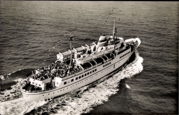 Postcard seaside resort ship Bunte Kuh on the high seas, tourists