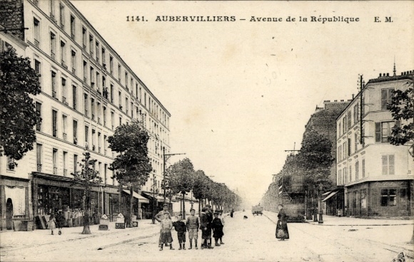 Ak Aubervilliers Seine Saint Denis, Avenue de la République, Straßenansicht, Menschen auf der Str