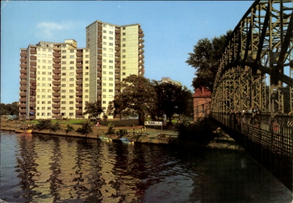 Ak Berlin Reinickendorf Tegel, Hochhäuser, Tegeler See, Sechserbrücke, Wasserreflexion