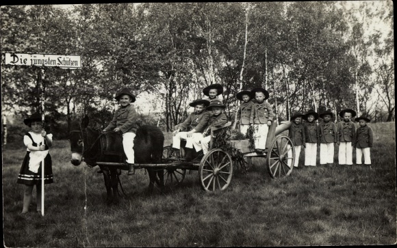 Photo PC Rothenburg in Oberlausitz, Schützengilde 1930, the youngest marksmen, donkey carts