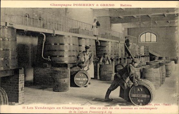 Set with 40 PCs Reims, Caves Pommery, envelope