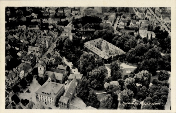 Ak Detmold in Nordrhein Westfalen, Luftbild, Stadtansicht, Bäume, Gebäude