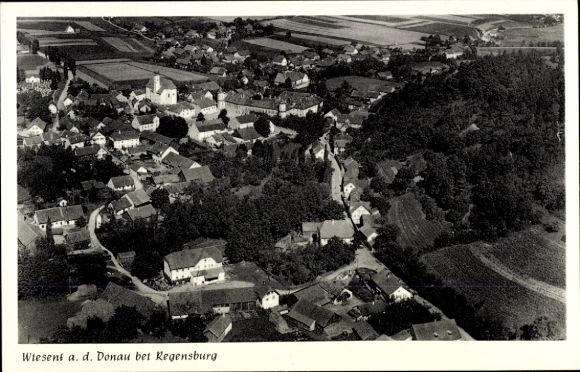 Ak Wiesent in der Oberpfalz, Luftaufnahme des Ortes, Häuser und Landschaft