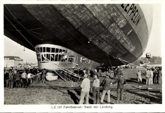 Collector's card Zeppelin World Tours No. 119 LZ 127 Graf Zeppelin flight operations, after landing