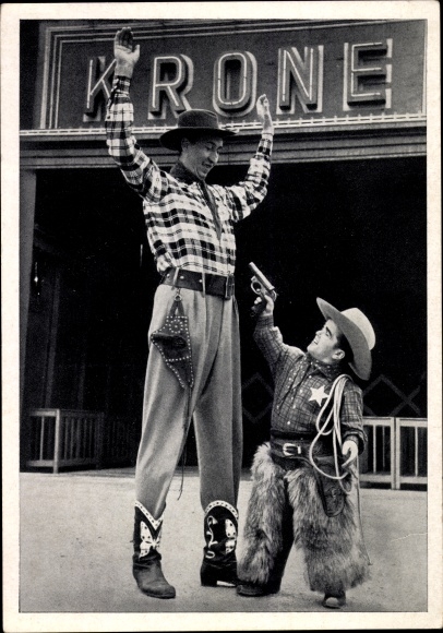 Postcard Circus Krone, Bimbo is the tallest man in Europe at 2.38m, midgets, cowboy scene