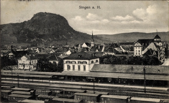 Ak Singen Hohentwiel Baden Württemberg, Panorama, Bahnhof Gleisseite