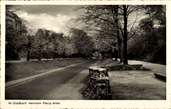 Postcard Mönchengladbach on the Lower Rhine, Hermann Piecq-Allee