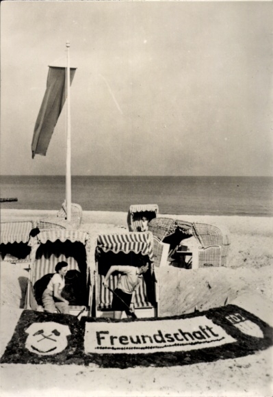Postcard Ostseebad Zinnowitz on Usedom, On the beach, Friendship, FDJ