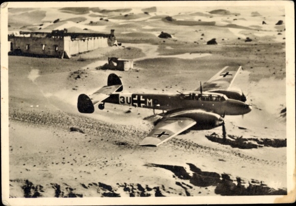 Ak Deutsche Luftwaffe, Zerstörer Messerschmitt Me 110 C in Nordafrika, 3U+MR, Rumpfband