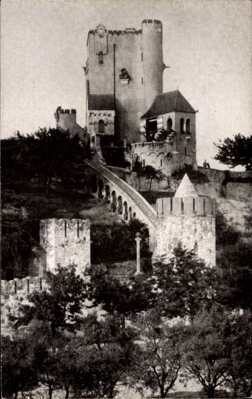 Ak Ballenstedt im Harz, Burg auf Hügel, umgeben von Bäumen, historische Architektur