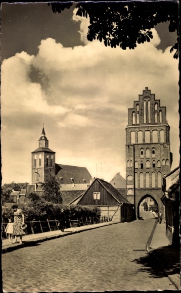 Ak Altentreptow in Mecklenburg Vorpommern, Brandenburger Tor, wandelaars