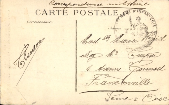 Postcard Saint Pol de Leon, Old woman in Breton costume with pipe