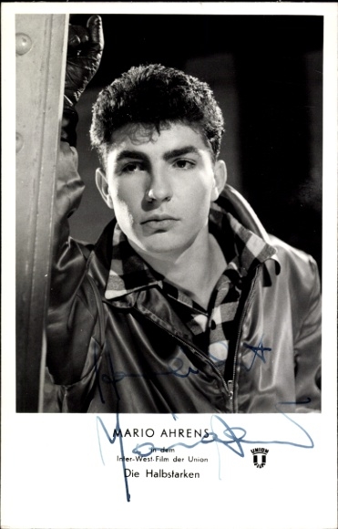 Ak Schauspieler Mario Ahrens in Die Halbstarken, Autogramm