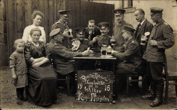 Photo Postcard Wilkau Haßlau in Saxony, German soldiers in uniforms, card game, I WK