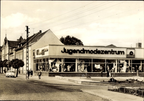 KP Leinefelde Worbis Eichsfeld Turyngia, widok na Bahnhofstrasse, centrum mody młodzieżowej