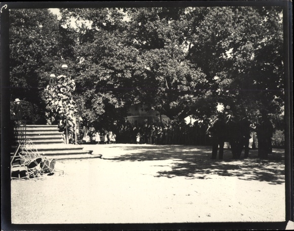 Photo Meseberg Gransee in Brandenburg, group of people, street party, 1908, harvest festival