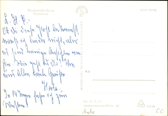KP Neubrandenburg w Meklemburgii-Pomorzu Przednim, drapacz chmur, dom kultury i edukacji, samochody