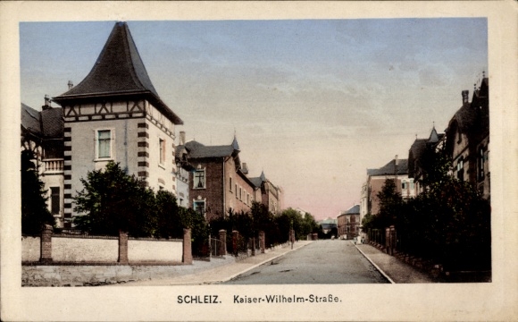 Ak Schleiz im Vogtland Thüringen, Kaiser-Wilhelm-Straße, Häuser, Straße, Landschaft