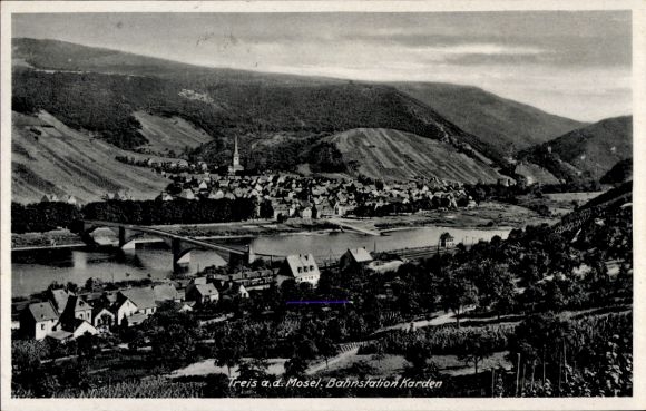 Ak Treis Karden an der Mosel, Ansicht von  Bahnstation Karden,  Architektur
