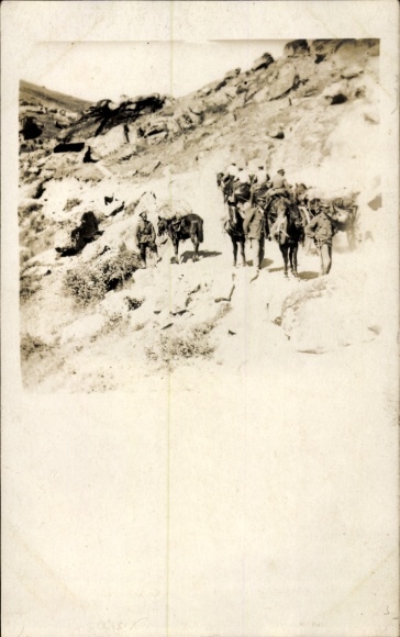 KP Macedonia, miejscowi