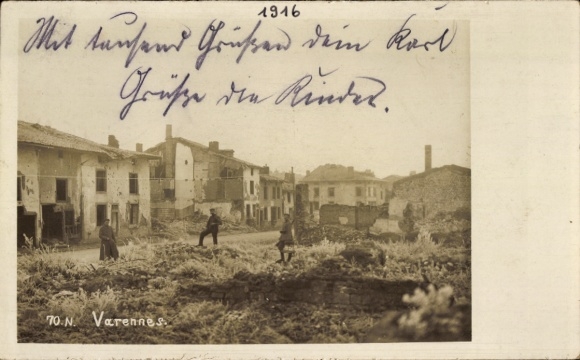 Photo Varennes Aisne, destroyed houses, soldiers in the rubble, VI. Reserve Corps