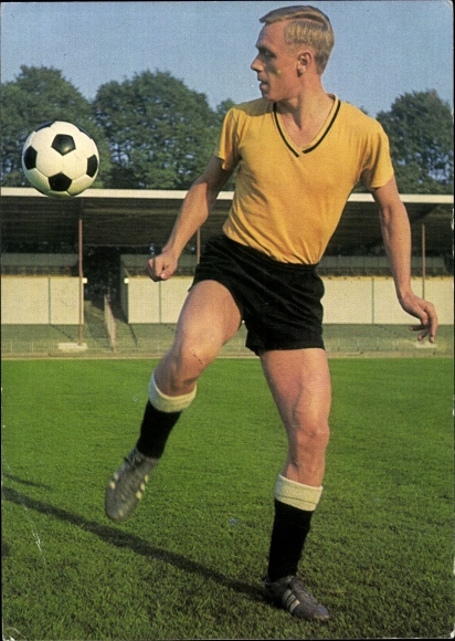 Postcard soccer player Siegfried Held with soccer ball, Borussia Dortmund, Aral collection picture