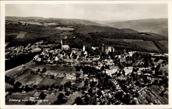 Ak Dilsberg Neckargemünd am Neckar, Luftaufnahme von  bergige Umgebung,  Architektur