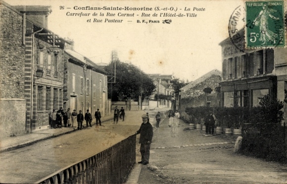 Ak Conflans-Sainte-Honorine Yvelines, Bahnhof Fin d'Oise, Postgebäude, Straße mit Gebäuden, Perso