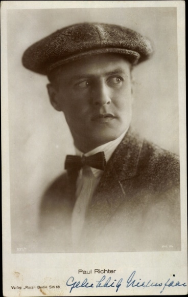 Postcard actor Paul Richter, portrait, cap