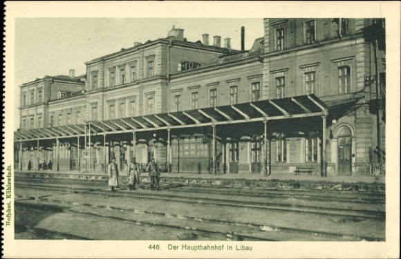 Ak Liepaja Libau Letland, het centraal station, perronzijde, Duits leger