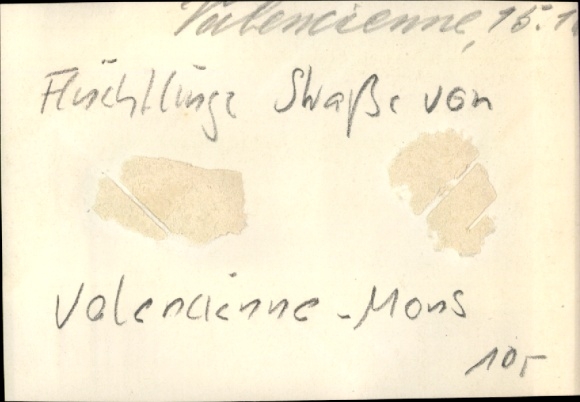 foto Valenciennes Nord, vluchtelingen op weg naar Bergen, legervoertuig, WOI