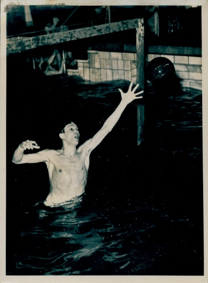 Photo water polo, BSG EAW Treptow, goalkeeper in the game against SG Nordring I