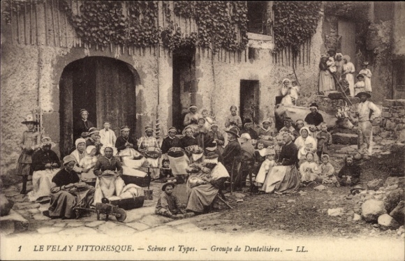 Ak Le Puy en Velay Haute Loire, Gruppenaufnahme von verschiedenen Menschen, Szenen, Dentellieres,