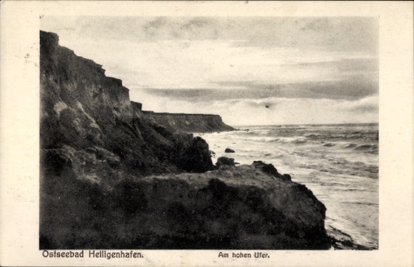PC Ostseebad Heiligenhafen in Holstein, black and white picture of the shore, coastline, clouds, sea