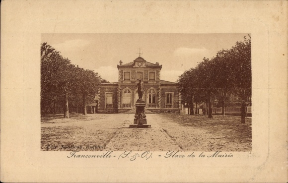 Präge Passepartout Ak Franconville Val d'Oise, Place de la Mairie