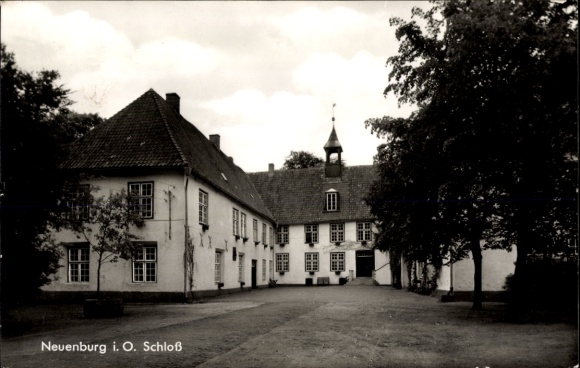 Postcard Neuenburg Zetel Oldenburg, castle courtyard, side wing