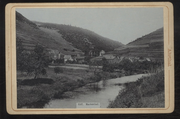Kastfoto Algemeen beeld van Marienthal bij Ahrweiler met wijngaarden