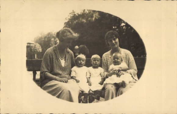 Photo Postcard Hereditary Princess Margarete of Hohenz. Sigmaringen, Mädi, Mimi, Princess Alix, Karl Anton 1922
