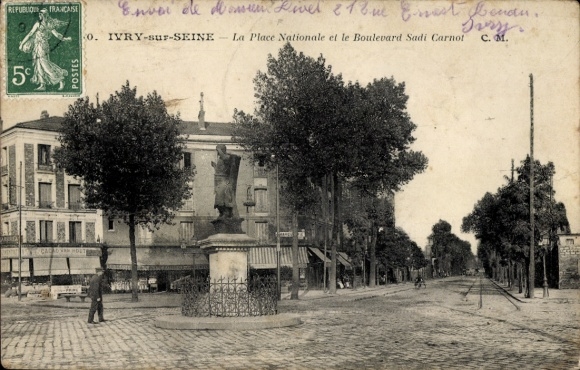 Ak Ivry sur Seine Val de Marne, La Place Nationale, le Boulevard Sadi Carnort